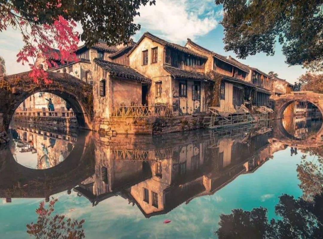 尽在《如懿传》的贵妃童瑶竟在18岁被张默暴打险些毁容,遭张国立道歉,与百万用户互动交流!